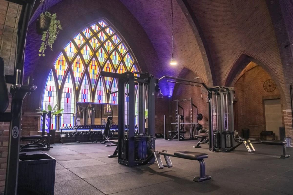 24/7 Fitnessstudio Einzigartiges Konzept — HolyFit